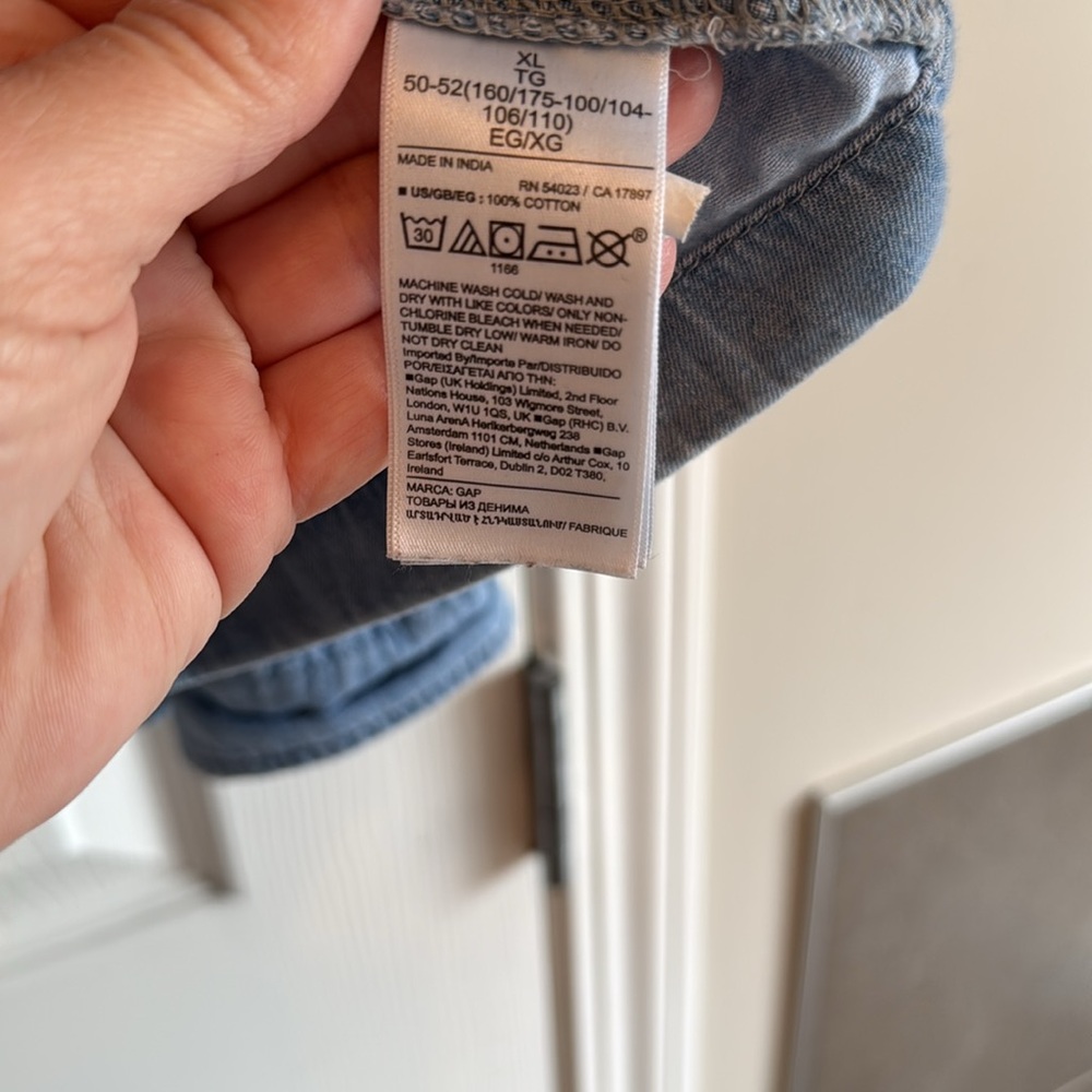 GAP Light Blue Denim Peplum Button-Front Shirt - Picture 4 of 4